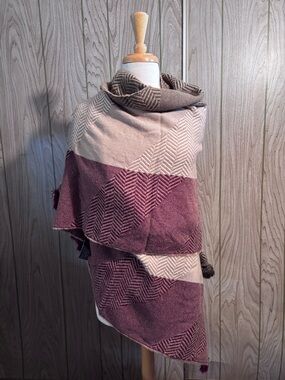 Vince Cameron Cozy Chevron Pattern Shawl Wrap in Plum and Taupe super soft 26x80